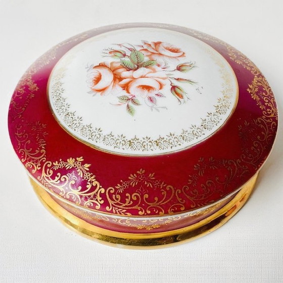 Image 1 of Vintage XL Limoges bonbonnière fleurs rubis rouge feuille d'or 1970