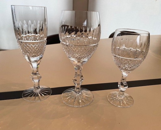 Verres en cristal, rouge, blanc, eau, cognac et champagne