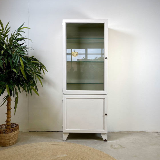 Image 1 of Cabinet médical en acier à deux portes