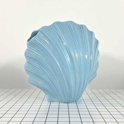   Vase en céramique avec coquillage bleu, 1970S