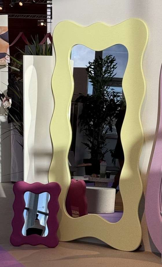 Image 1 of Miroir ondulé - MEAUI. STUDIO