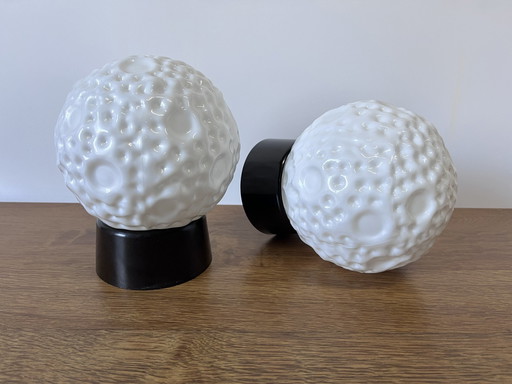 2X Plafonnier en verre blanc Mid Century 'Moon' Space Age