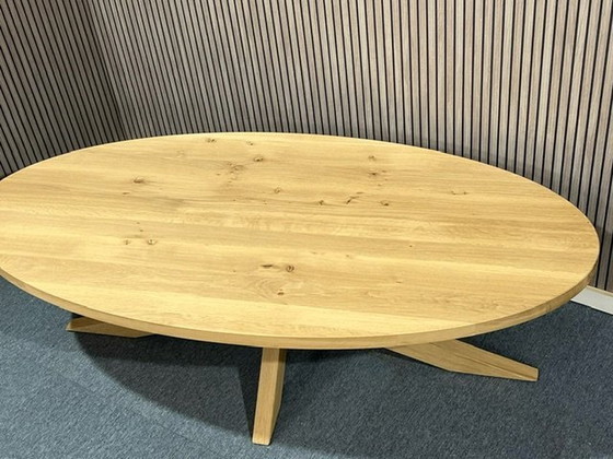 Image 1 of Table basse en chêne, pied ovale en forme d'araignée