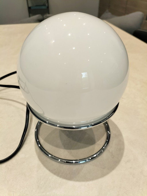 Lampe En Métal Chromé Et Boule En Opaline