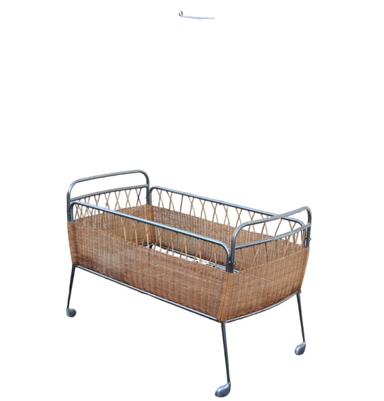 Image 1 of Lit d'enfant Mid Century - Lit mobile vintage en rotin et chrome 60S