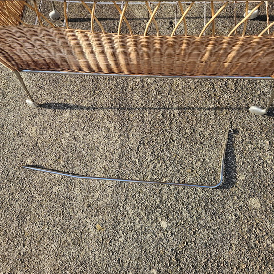 Image 1 of Lit d'enfant Mid Century - Lit mobile vintage en rotin et chrome 60S