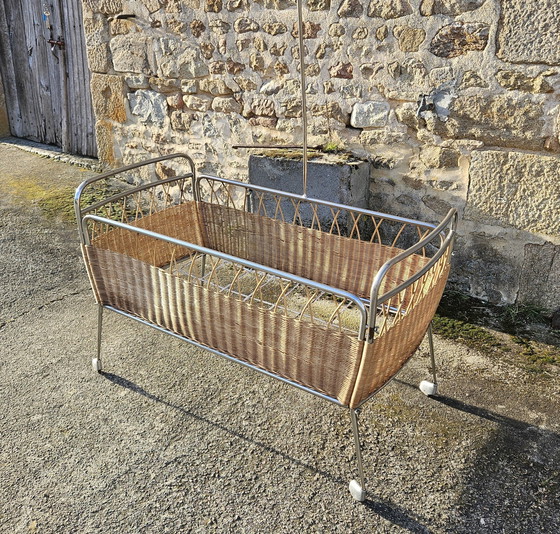 Image 1 of Lit d'enfant Mid Century - Lit mobile vintage en rotin et chrome 60S