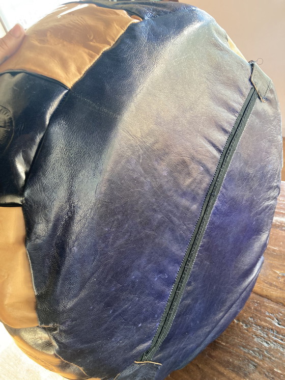 Image 1 of Pouf en cuir vintage