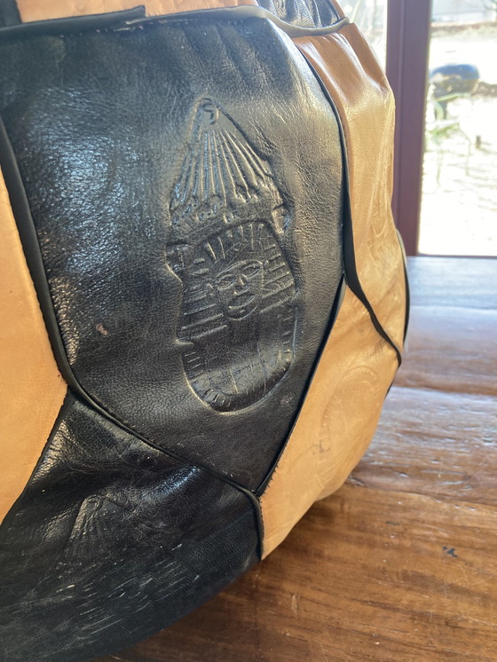 Image 1 of Pouf en cuir vintage