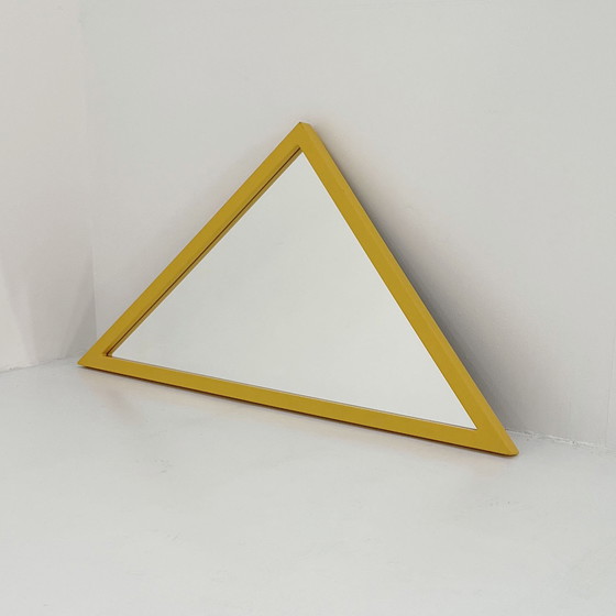 Image 1 of Miroir à cadre triangulaire jaune par Anna Castelli Ferrieri pour Kartell, 1980S