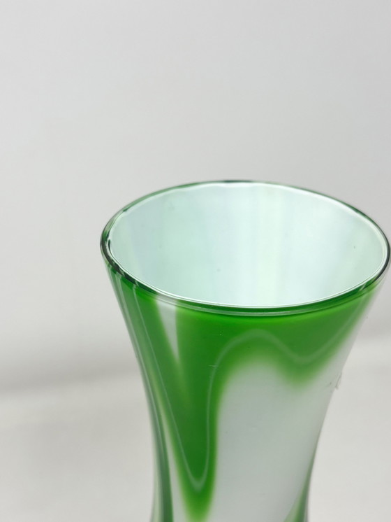Image 1 of Vase En Opaline Carlo Moretti 