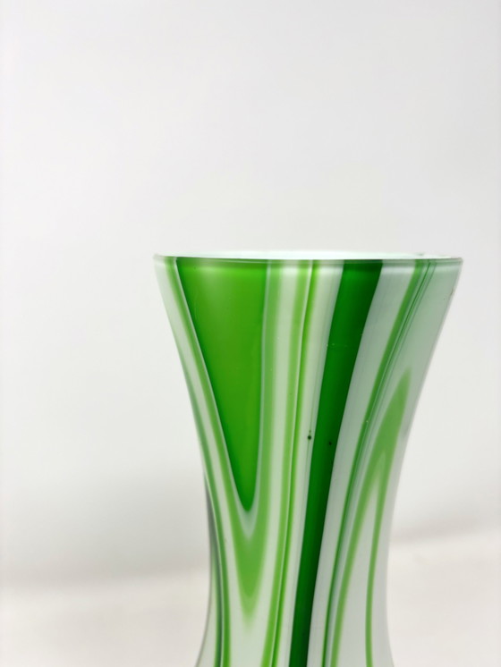 Image 1 of Vase En Opaline Carlo Moretti 