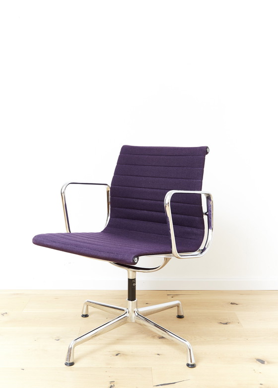 Image 1 of Charles & Ray Eames Chair Ea 108 Chaise Pour Vitra