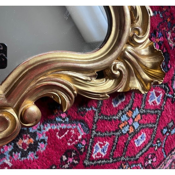 Image 1 of Miroir baroque vintage en bois doré