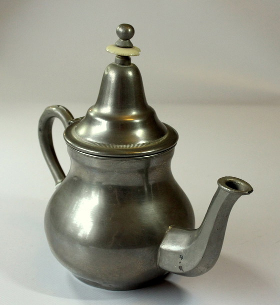 Image 1 of Théière arabe en étain avec réchaud à alcool, Marquée, Vintage