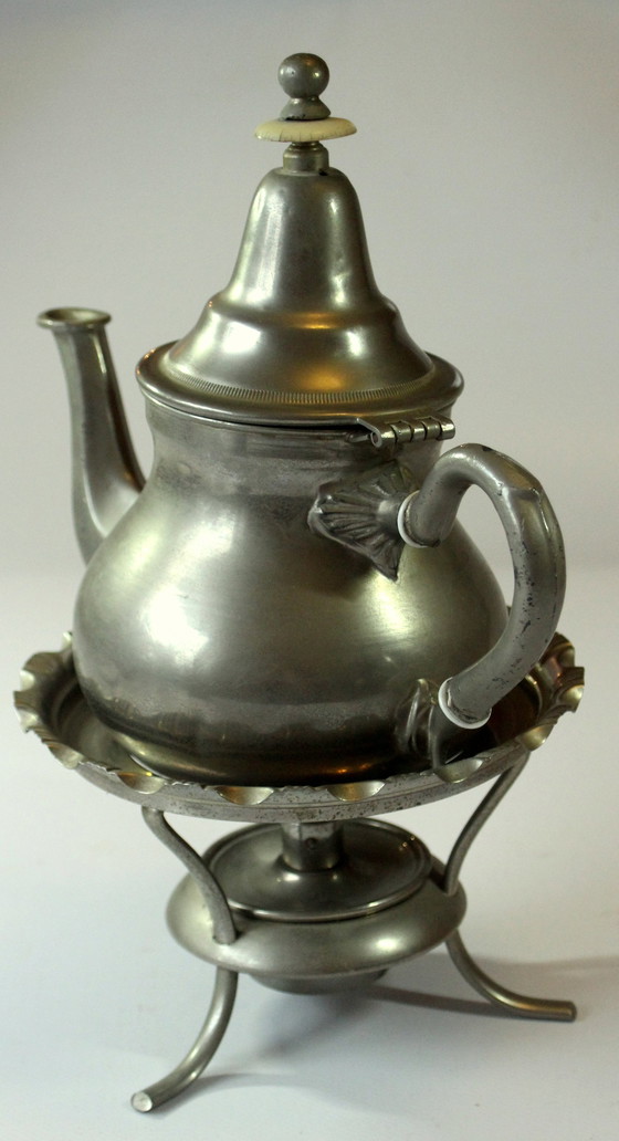 Image 1 of Théière arabe en étain avec réchaud à alcool, Marquée, Vintage