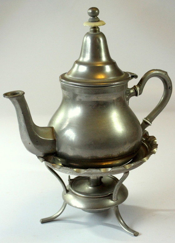 Image 1 of Théière arabe en étain avec réchaud à alcool, Marquée, Vintage