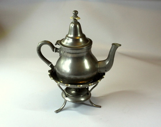 Image 1 of Théière arabe en étain avec réchaud à alcool, Marquée, Vintage