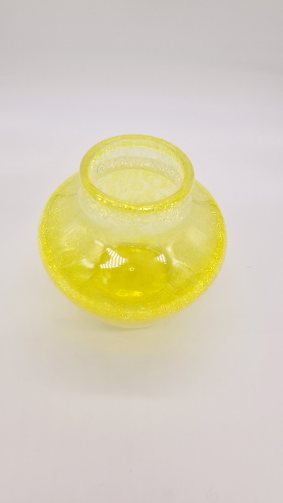 Image 1 of Vase rétro, jaune citron, verre craquelé