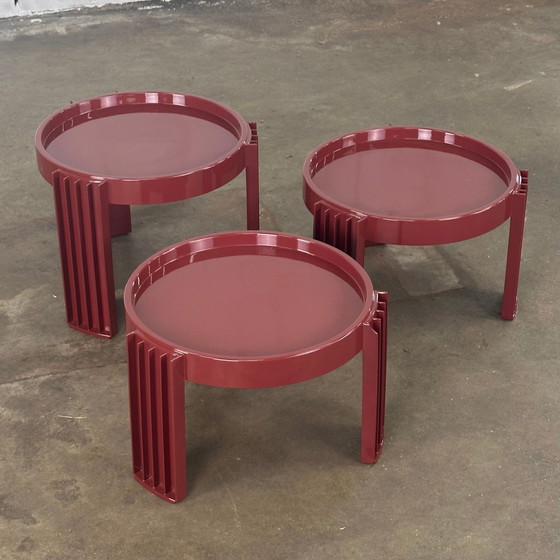 Image 1 of Ensemble de trois tables d'appoint Marema en rouge de Cassina By Gianfranco Frattini