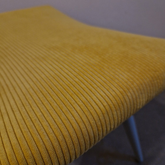 Image 1 of Tabouret Vintage 50's Nouveau Tabouret Jaune Tapissé