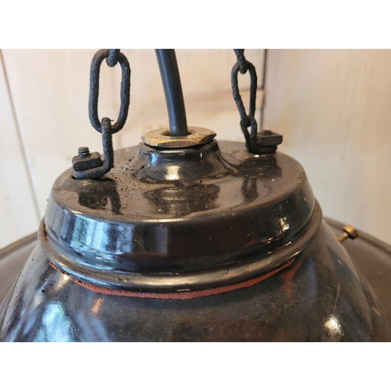 Image 1 of Lampe suspendue industrielle vintage en tôle émaillée et globe en verre