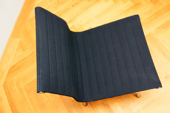 Image 1 of Vitra Ea 101 Aluminium Chair | Housse en hopsack, couleur Nero | Pied 4 étoiles chromé