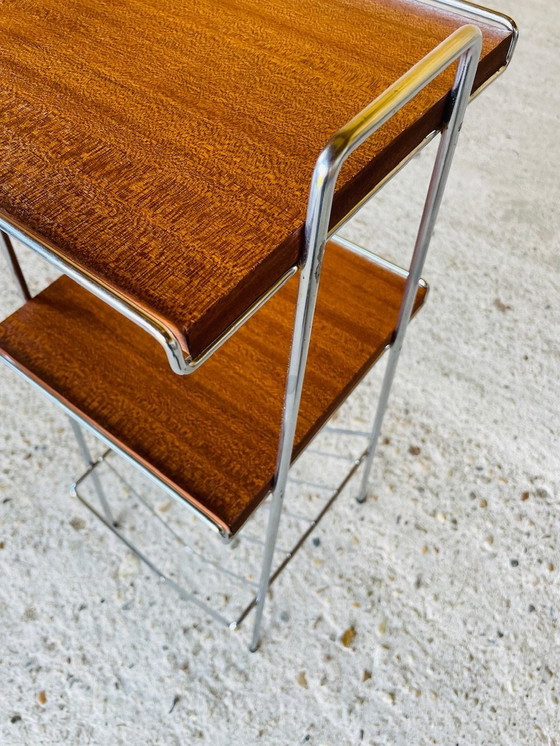 Image 1 of Table d'appoint vintage à 2 niveaux avec porte-revues, 1960S