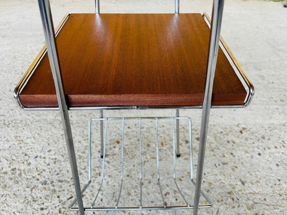 Image 1 of Table d'appoint vintage à 2 niveaux avec porte-revues, 1960S