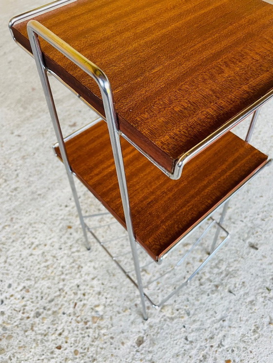 Image 1 of Table d'appoint vintage à 2 niveaux avec porte-revues, 1960S