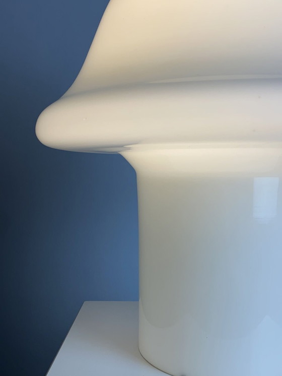 Image 1 of Grande lampe de table en verre blanc Peill And Putzler Mushroom Xl 1970