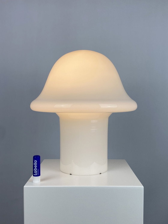 Image 1 of Grande lampe de table en verre blanc Peill And Putzler Mushroom Xl 1970