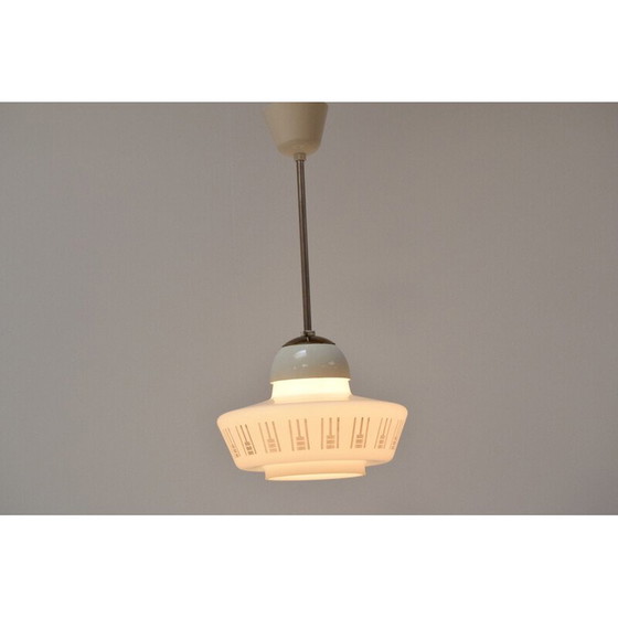 Image 1 of Lampe suspendue vintage en verre et laiton, Tchécoslovaquie 1960