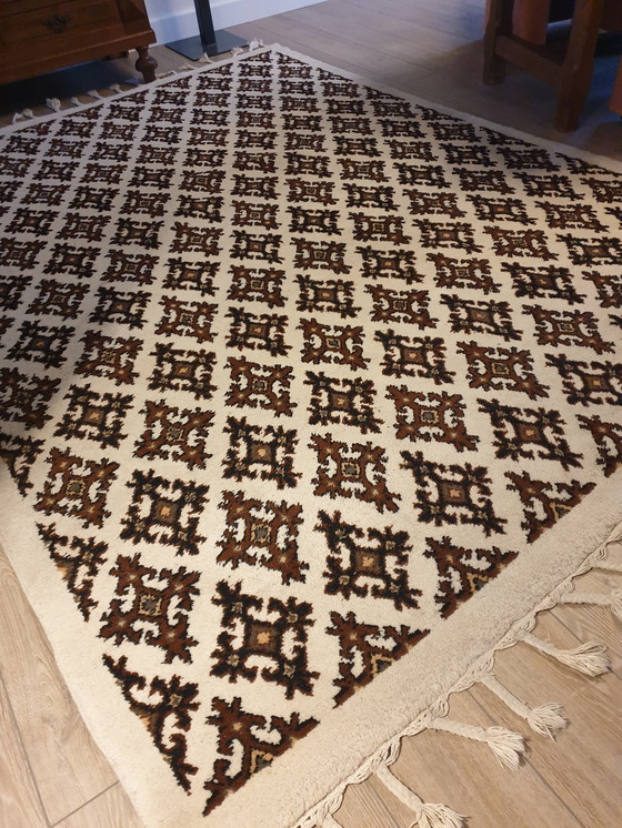 Image 1 of Tapis noué à la main en laine tunisienne.