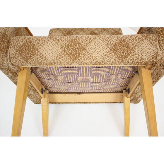 Image 1 of Fauteuil en tissu et bois du milieu du siècle, Tchécoslovaquie années 1960