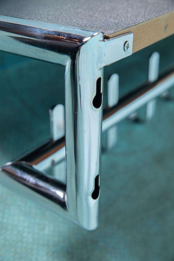 Image 1 of Porte-manteau minimaliste cadre tubulaire chromé 80s memphis coat rack