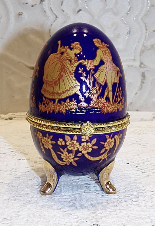 Oeuf Sur Pieds En Porcelaine De Style Fabergé