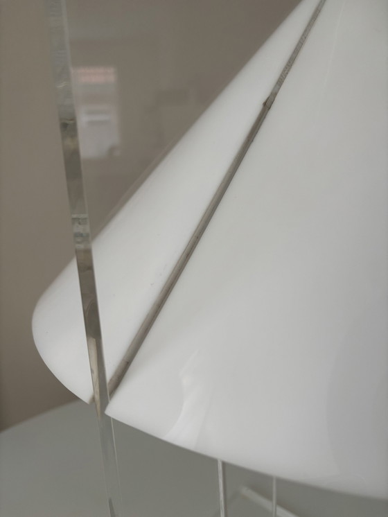 Image 1 of Lampe de table Harco Loor "Cone" en plexiglas 1980