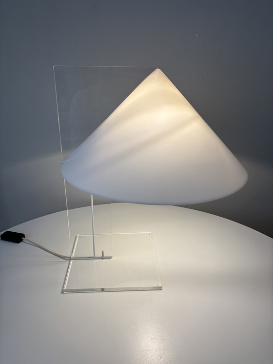 Image 1 of Lampe de table Harco Loor "Cone" en plexiglas 1980