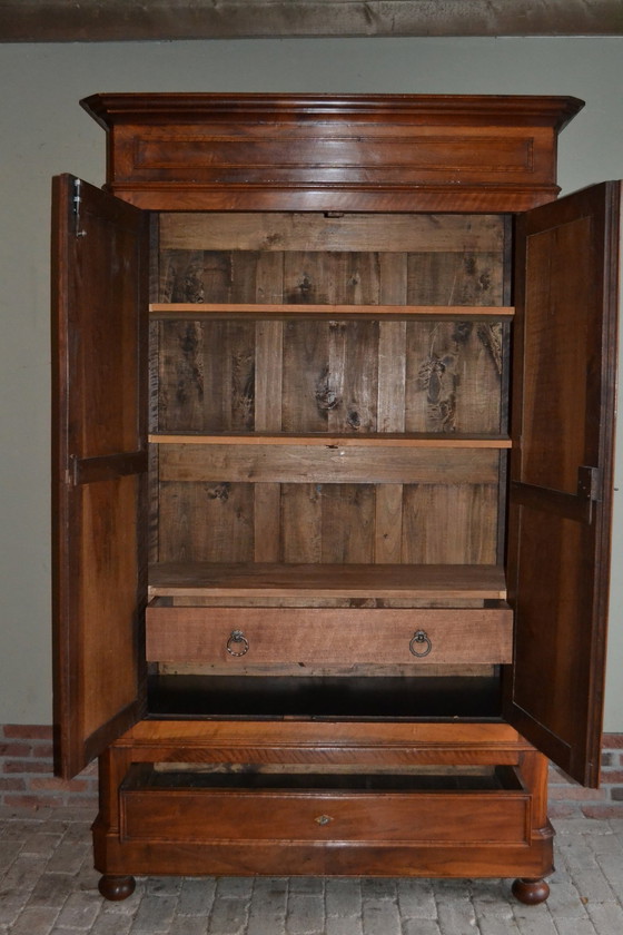 Image 1 of Armoire Louis Philippe en noyer