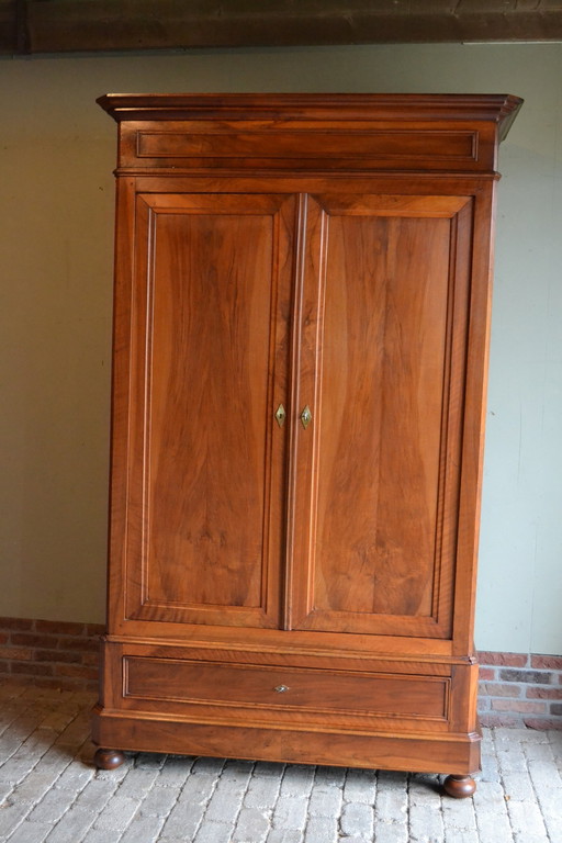 Armoire Louis Philippe en noyer