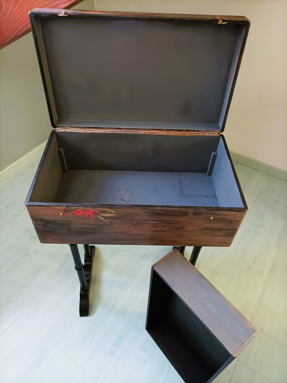 Image 1 of Travailleuse Ancienne Rénovée