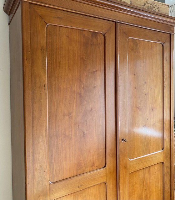 Image 1 of Armoire française classique