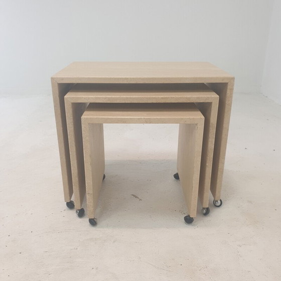 Image 1 of Ensemble de 3 tables gigognes italiennes en travertin, 1980