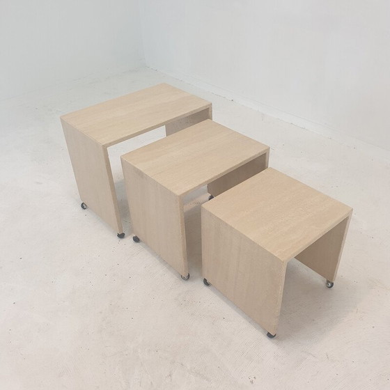 Image 1 of Ensemble de 3 tables gigognes italiennes en travertin, 1980