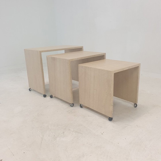 Image 1 of Ensemble de 3 tables gigognes italiennes en travertin, 1980