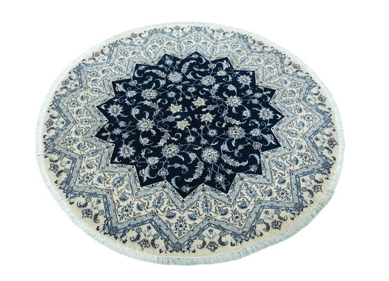 Image 1 of 200 X 200 cm Tapis Naïn noué à la main avec de la soie