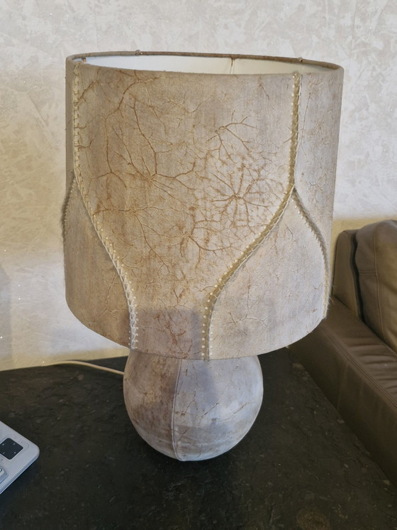 Image 1 of Lampe de table en cuir clair de haute qualité