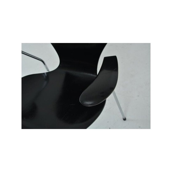Image 1 of Chaise vintage avec accoudoirs par Arne Jacobsen pour Fritz Hansen