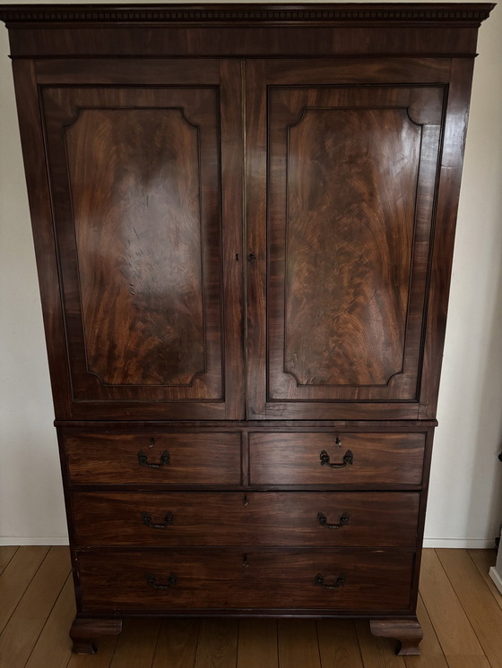 Image 1 of Armoire Antique Anglaise Ca 1880. Acajou (Portes Fleur d'acajou ?